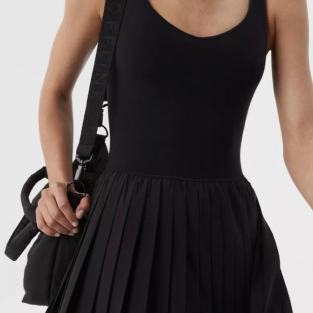 Black Sleeveless Pleated Dress